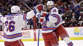 NHL: Halák so siedmym víťazstvom v rade, Tatar skóroval dvakrát za Devils