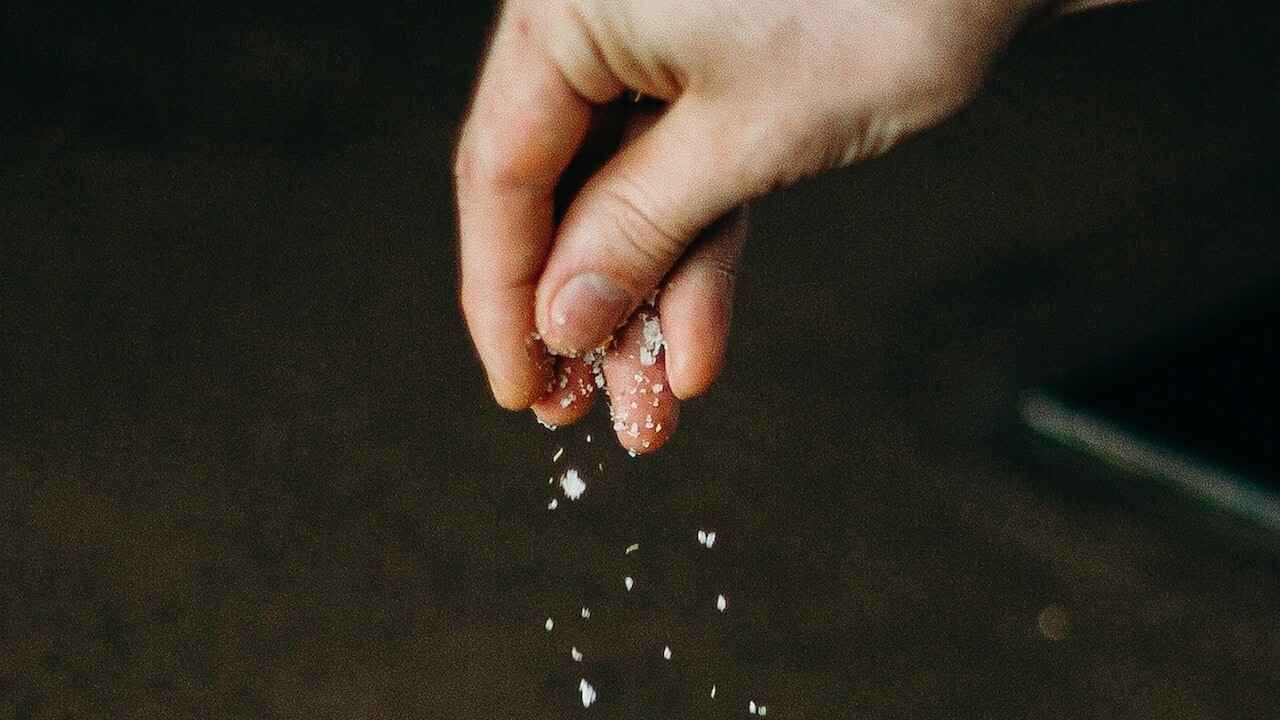 Soľ nad zlato: Desať tipov, ako ju v domácnosti využijete a varenie to nebude