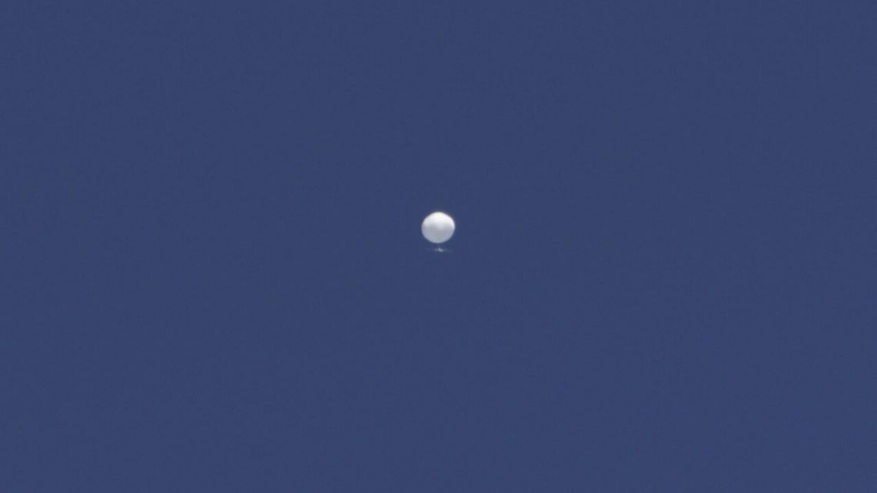 Čína sa chystá zostreliť neznámy lietajúci objekt, tvrdia tamojšie médiá