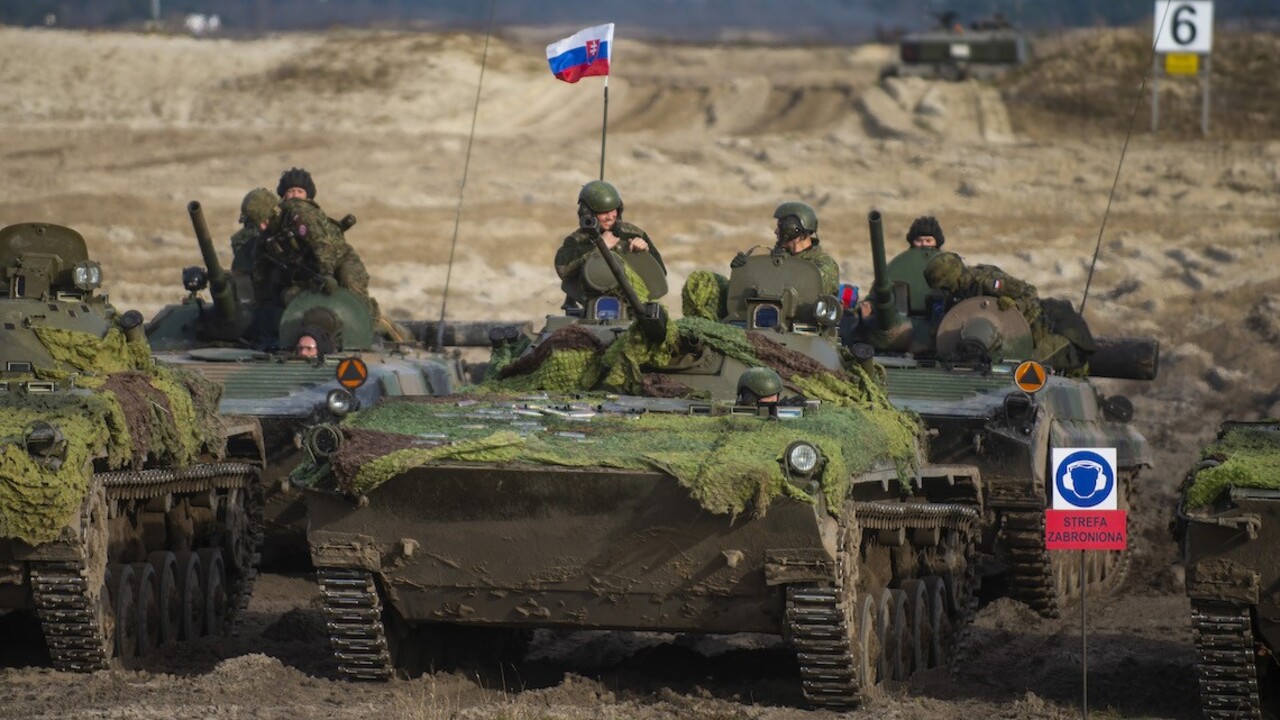 Desaťtisíce Slovákov odmietli bojovať za Slovensko, ak by došlo k mobilizácii. Naď viní časť opozície