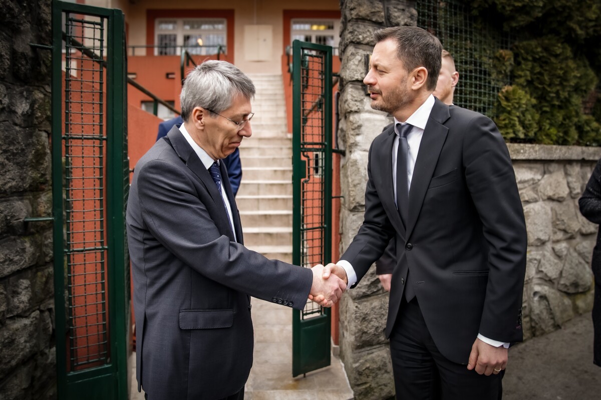 Heger pri návšteve tureckého veľvyslanectva.