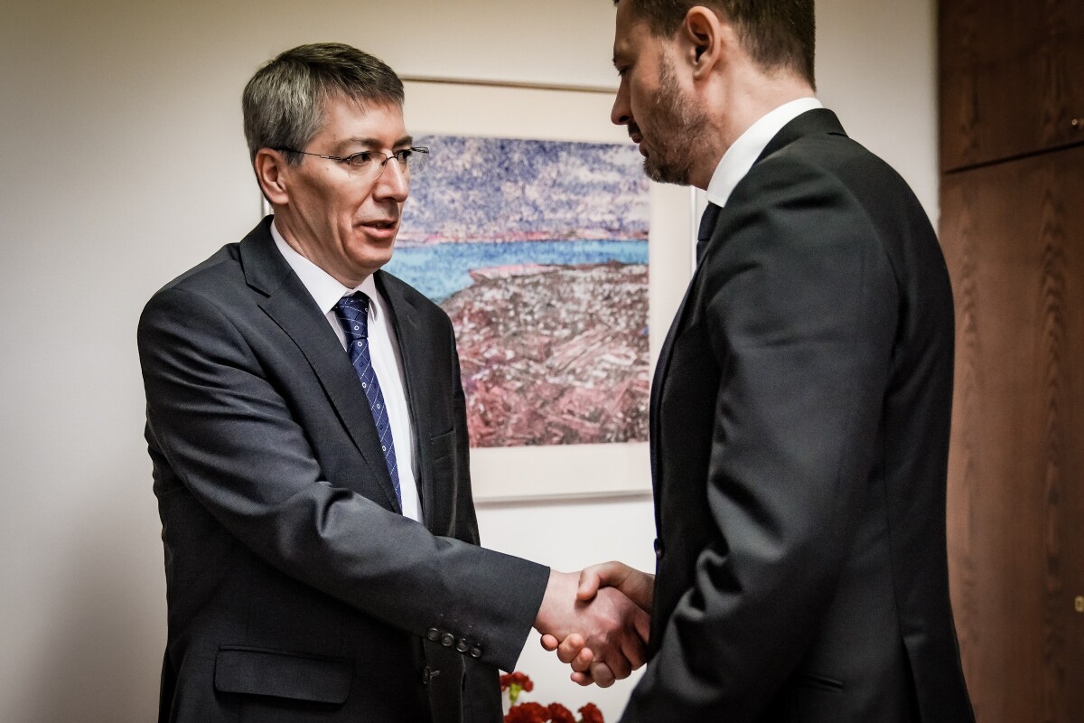 Heger pri návšteve tureckého veľvyslanectva.