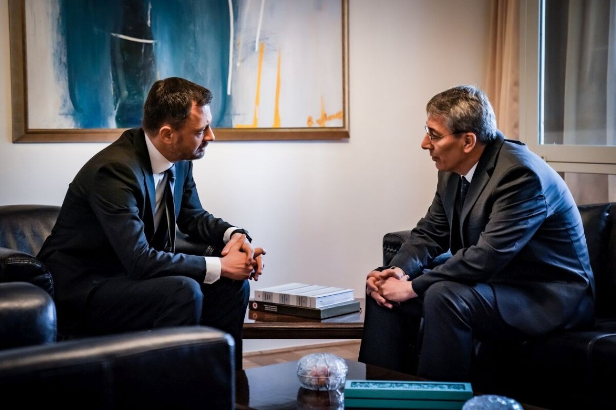 Heger pri návšteve tureckého veľvyslanectva.