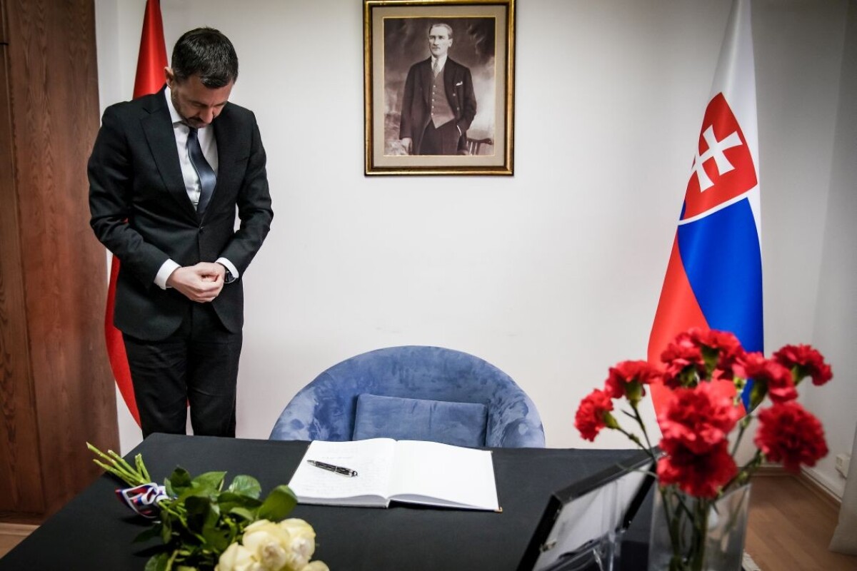 Heger si uctil obete zemetrasenia.