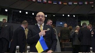 Ukrajinský minister obrany zostáva vo funkcii aj po korupčných škandáloch. Rozhodol Zelenskyj