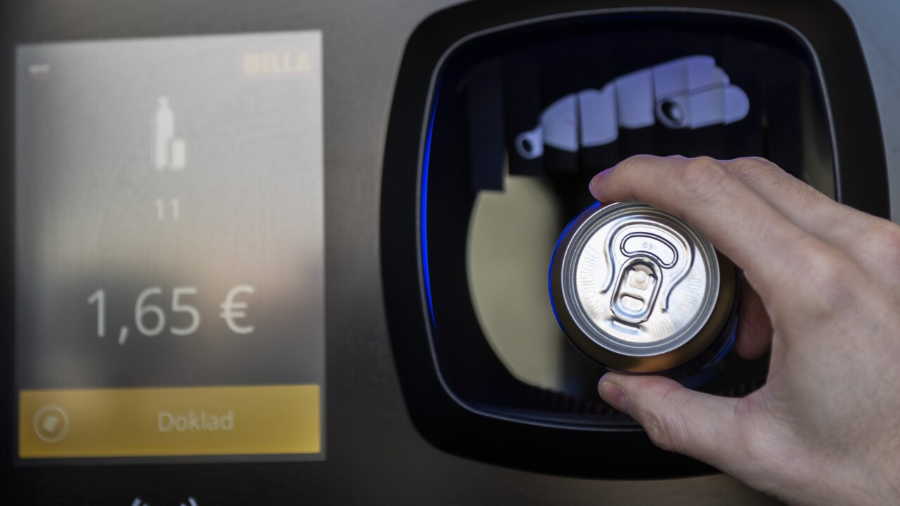 Minulý rok na trh uviedli vyše 1,1 miliardy zálohovaných obalov. Vrátilo sa ich viac než 70 percent