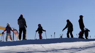 Polícia obvinila z prečinu usmrtenia lyžiara, ktorý sa vo Veľkej Rači zrazil s malým chlapcom