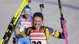Majstrovstvá sveta v biatlone: Vytrvalostné preteky vyhrala Öbergová. Bátovská Fialková obsadila 18. miesto