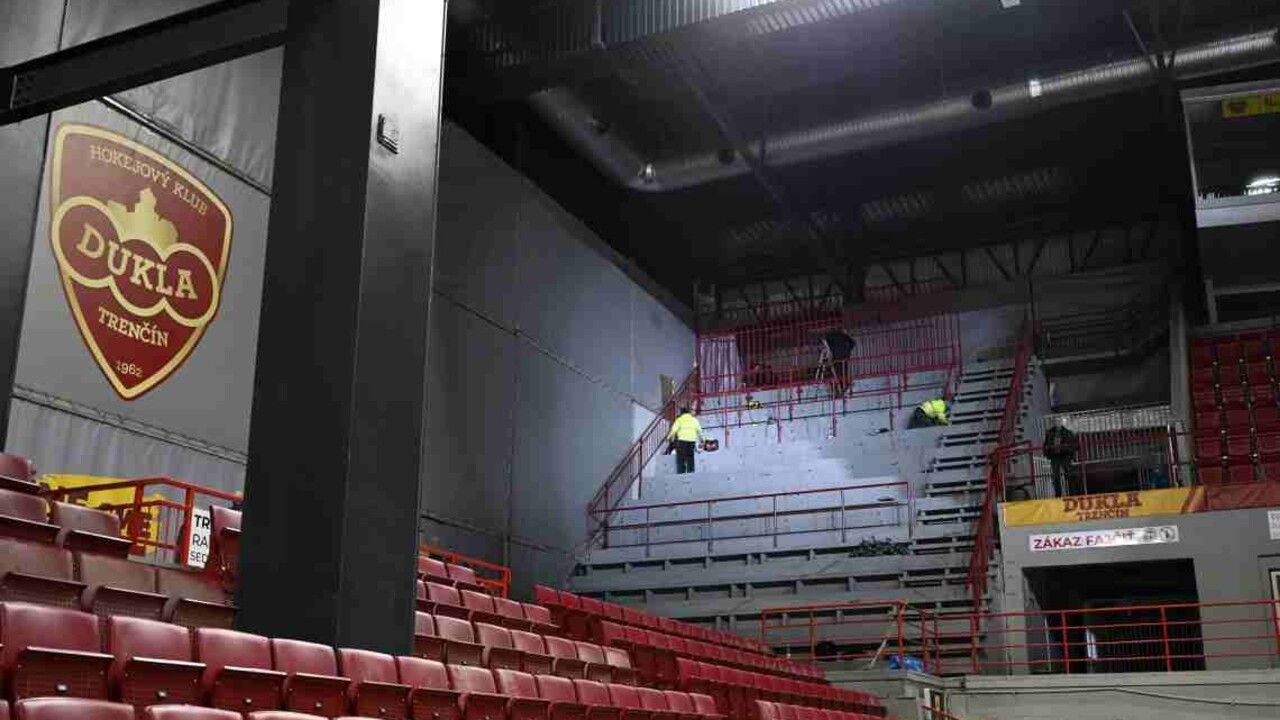 Na novom domácom ľade slávili Trenčania úspech, zápas proti Novým Zámkom otočili vo svoj prospech