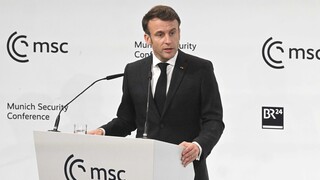 Rusko porušilo tabu a namiesto rokovaní si vybralo vojnu, vyhlásil Macron