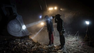 Záchranárom v Turecku sa aj po takmer 280 hodinách podarilo spod trosiek vyslobodiť muža