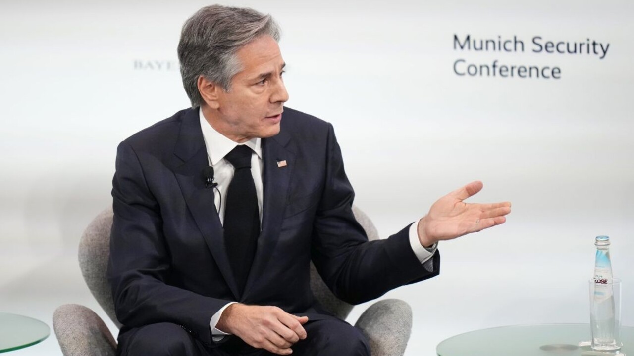 Na Ukrajine padlo alebo utrpelo zranenie okolo 200-tisíc Rusov, povedal Blinken