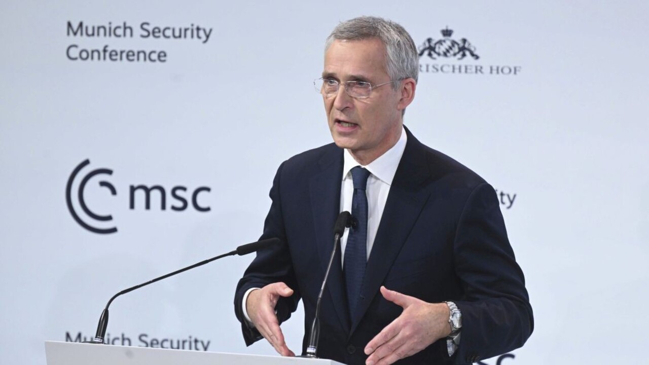 NATO nedodá Ukrajine kazetové a fosforové munície, vyhlásil Stoltenberg