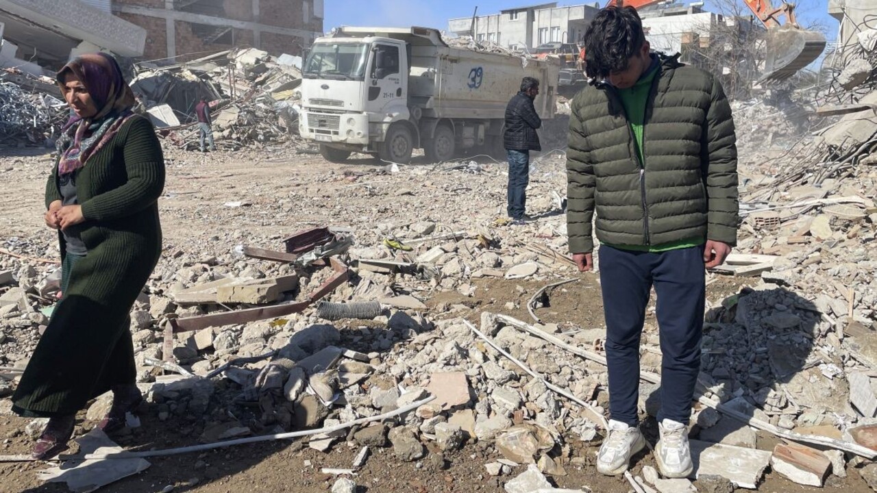 Po ničivom zemetrasení v Turecku nasledovali tisícky slabších dotrasov
