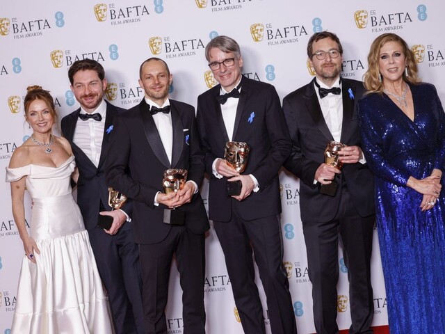 FOTO: Ceny BAFTA sú rozdané. Večer ovládla vojnová dráma Na západe nič nového