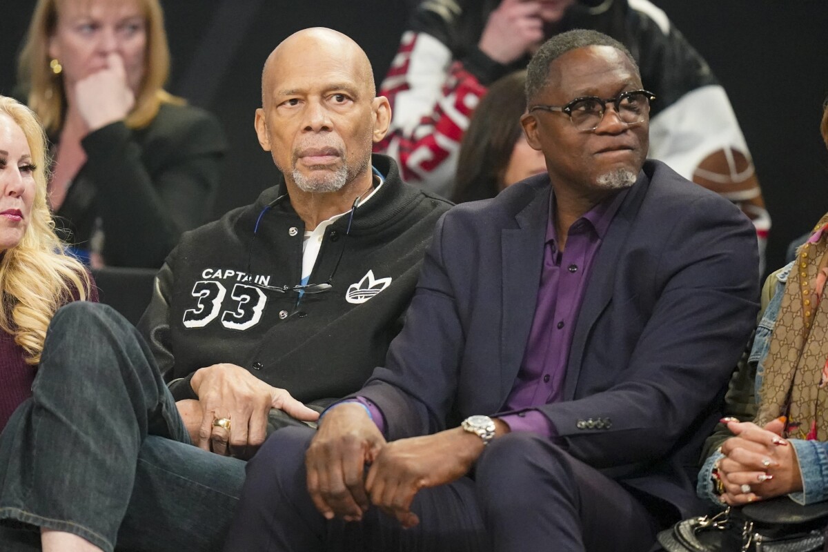 Kareem Abdul-Jabbar (vľavo) a Dominique Wilkins (vpravo) počas NBA All Star Game.