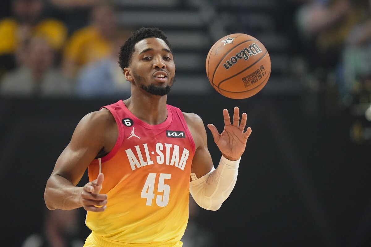 Na snímke Donovan Mitchell.