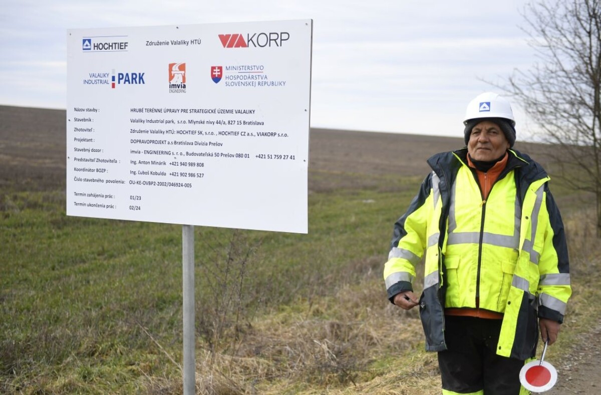 Slávnostný výkop stavby priemyselného parku vo Valalikoch