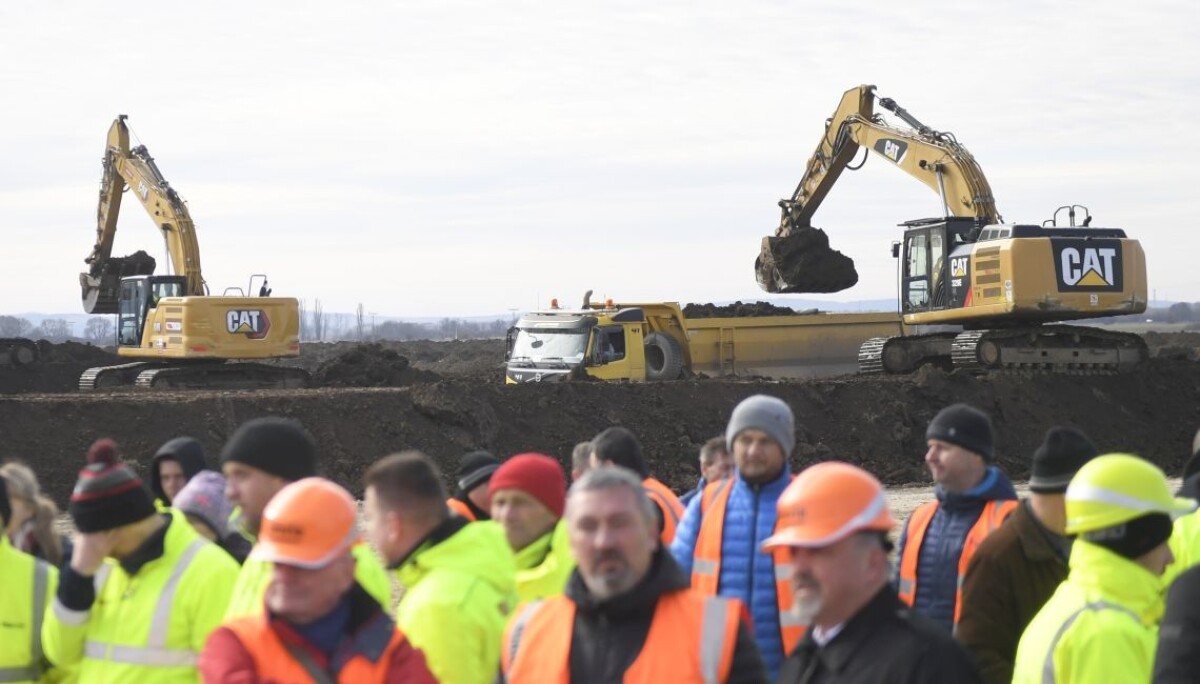 Slávnostný výkop stavby priemyselného parku vo Valalikoch