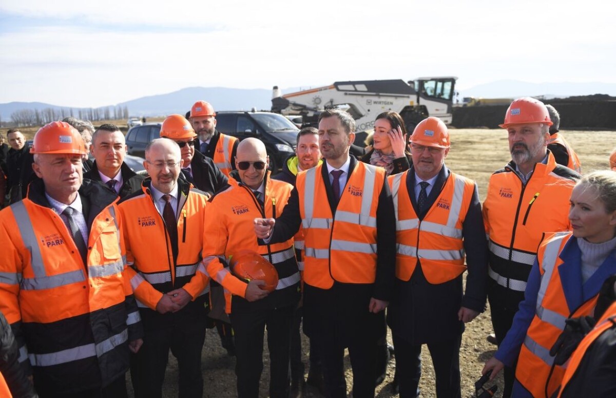 Slávnostný výkop stavby priemyselného parku vo Valalikoch