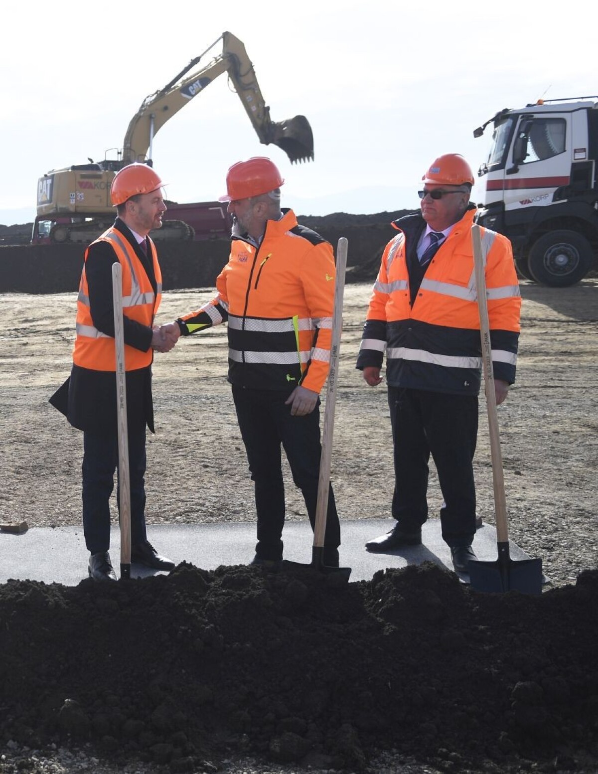 Slávnostný výkop stavby priemyselného parku vo Valalikoch