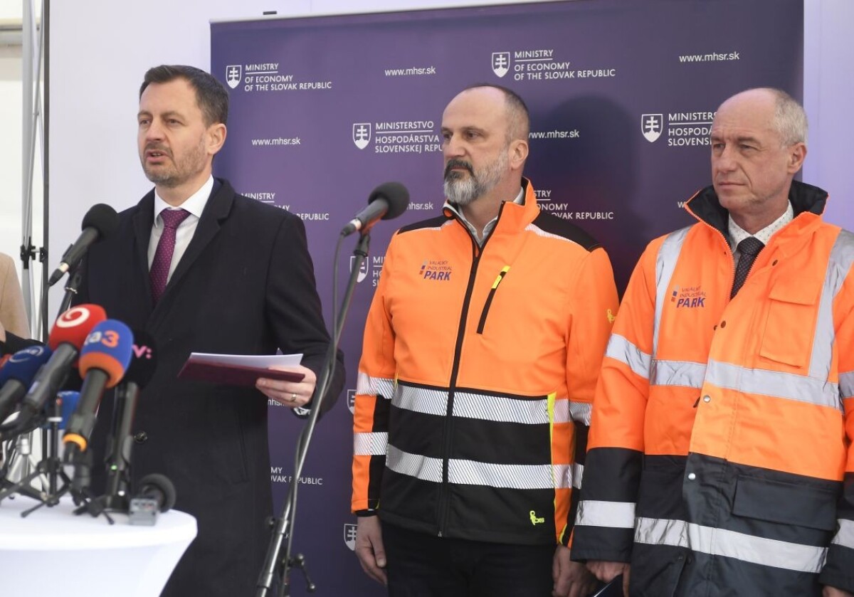 Slávnostný výkop stavby priemyselného parku vo Valalikoch