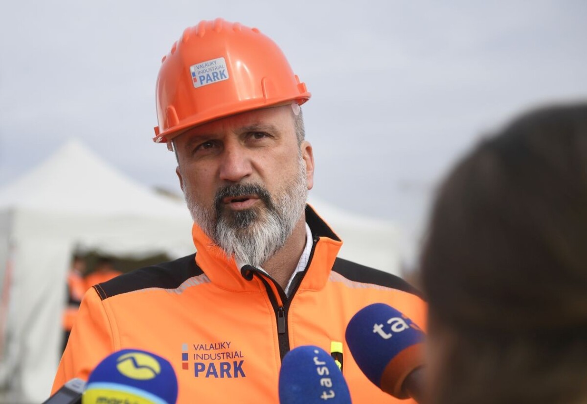 Slávnostný výkop stavby priemyselného parku vo Valalikoch