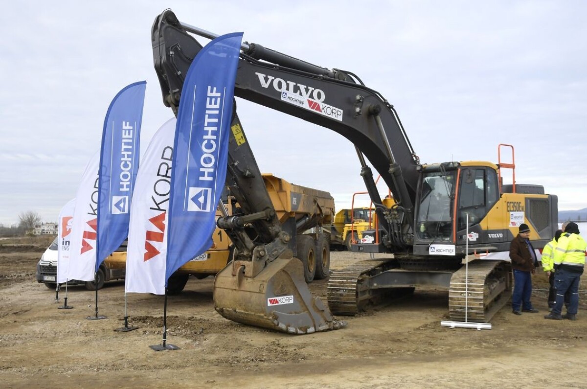 Slávnostný výkop stavby priemyselného parku vo Valalikoch