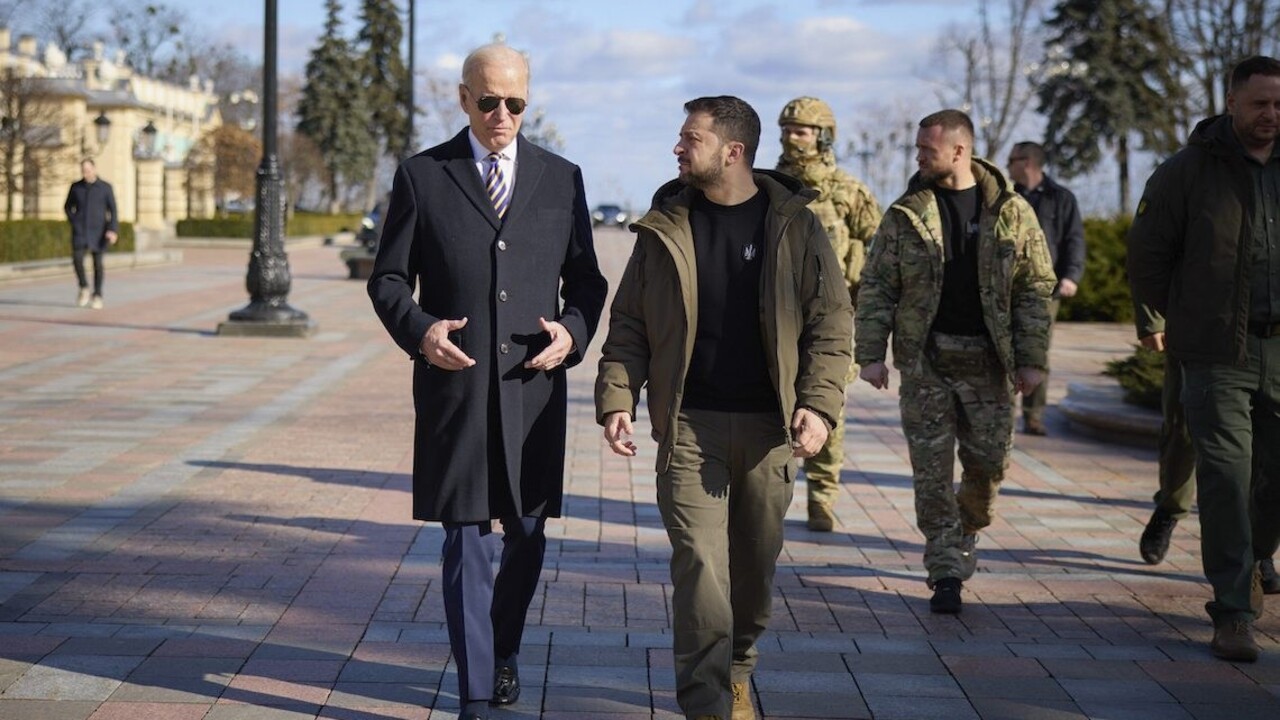 Zelenskyj dúfa, že vojna tento rok skončí. Bidenovi poďakoval za vodcovstvo