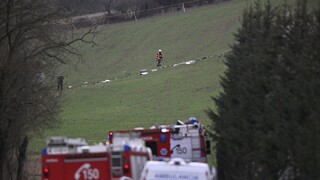 VIDEO/FOTO: V okrese Trenčín havarovalo lietadlo. Zahynuli štyria ľudia
