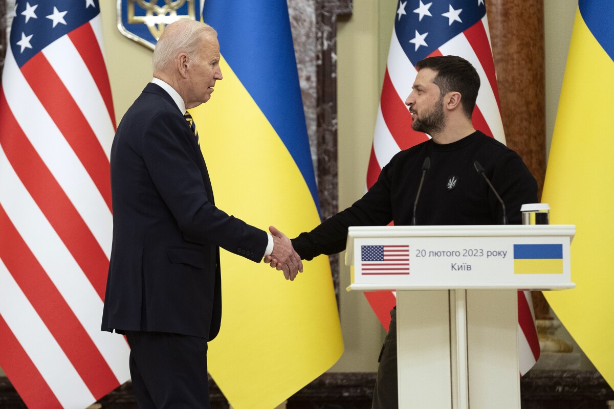 Joe Biden pricestoval do Kyjeva na neohlásenú návštevu