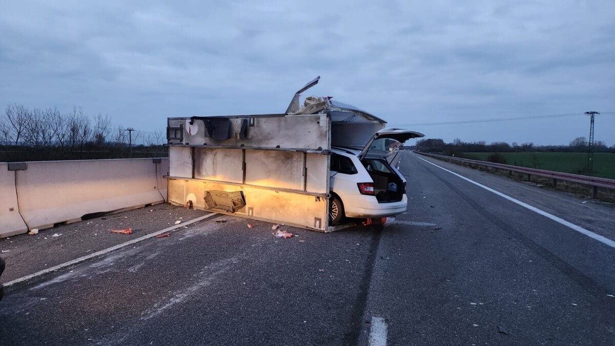 Nehoda na diaľnici D1 za Piešťanmi