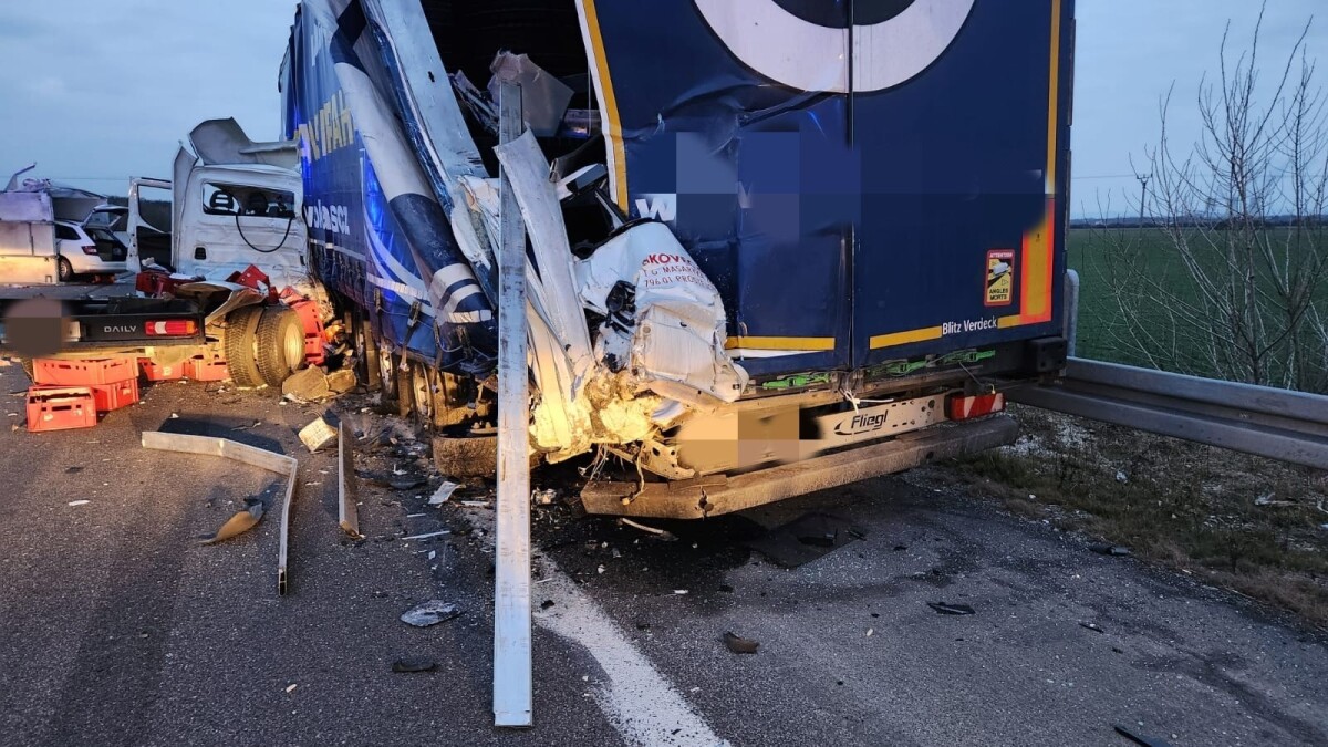 Nehoda na diaľnici D1 za Piešťanmi