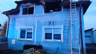 Nočný požiar rodinného domu pri Senci si vyžiadal dva ľudské životy