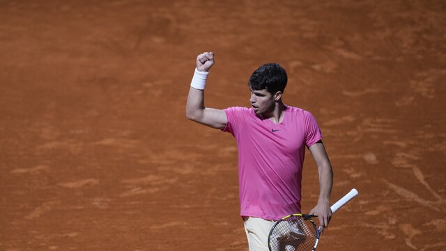 Alcaraz postúpil do štvrťfinále turnaja ATP v Riu De Janeiro. Svetová dvojka vyradila Fogniniho