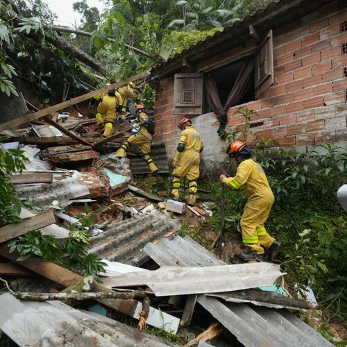Brazíliu naďalej trápia silné dažde a záplavy, vyžiadali si už vyše 50 obetí