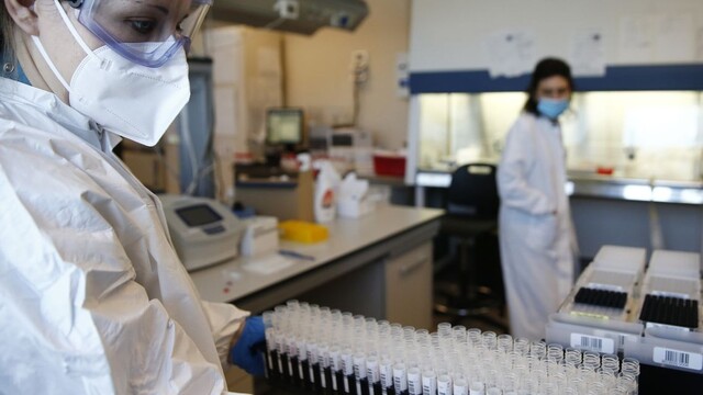 Ministerstvo v USA pripúšťa, že pandémia covidu je dôsledkom úniku vírusu z laboratória v Číne