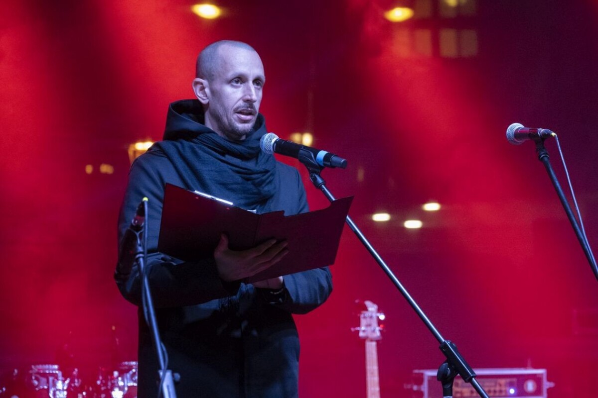 Roman Samotný pri príhovore na koncerte pre Matúša a Juraja