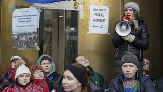 Thunbergová s aktivistami zablokovali nórske ministerstvo. Nesúhlasia s výstavbou veterných turbín