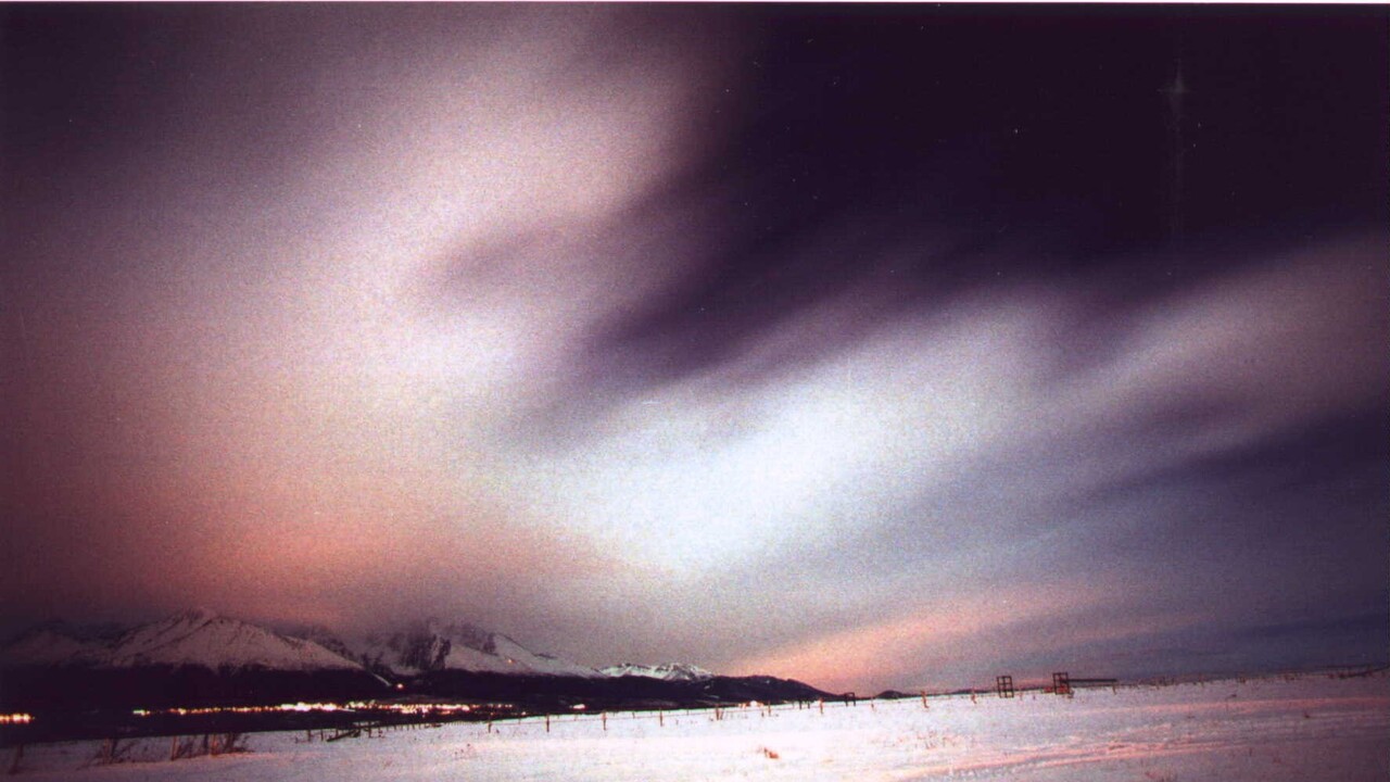 FOTO: V noci obloha ponúkne nezvyčajné divadlo. Na Slovensku sa objavuje polárna žiara