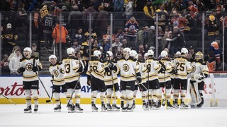 NHL: McDavid strelil 50. gól v sezóne, Boston si predĺžil víťaznú sériu