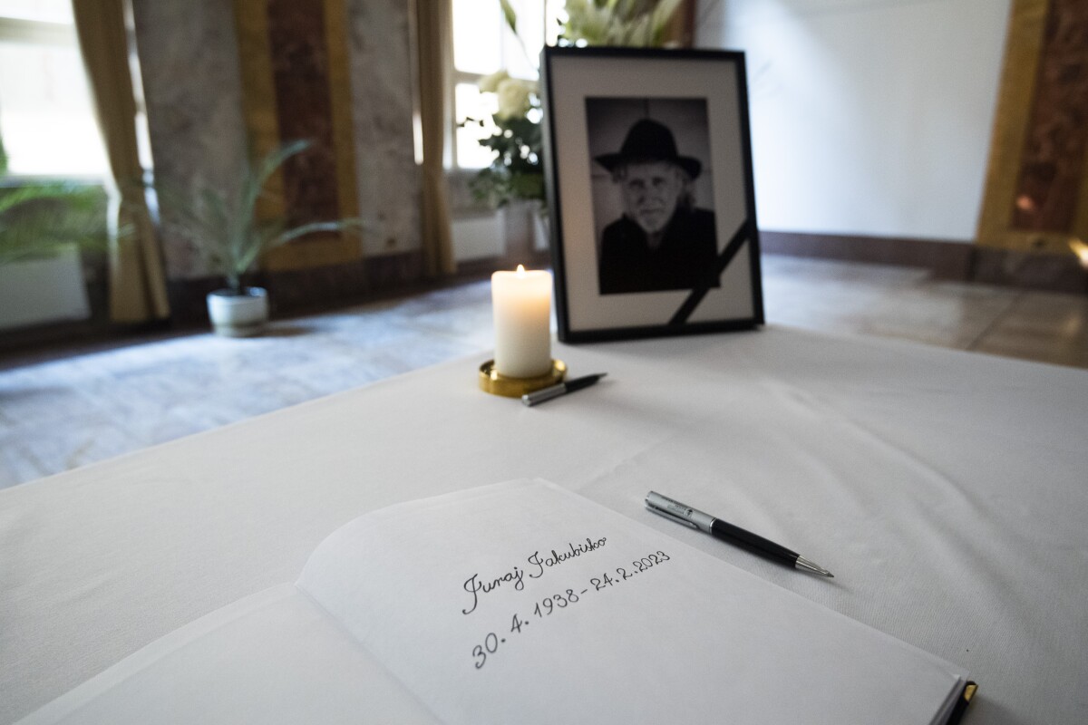Na snímke kondolenčná kniha zosnulého slovenského režiséra Juraja Jakubiska.