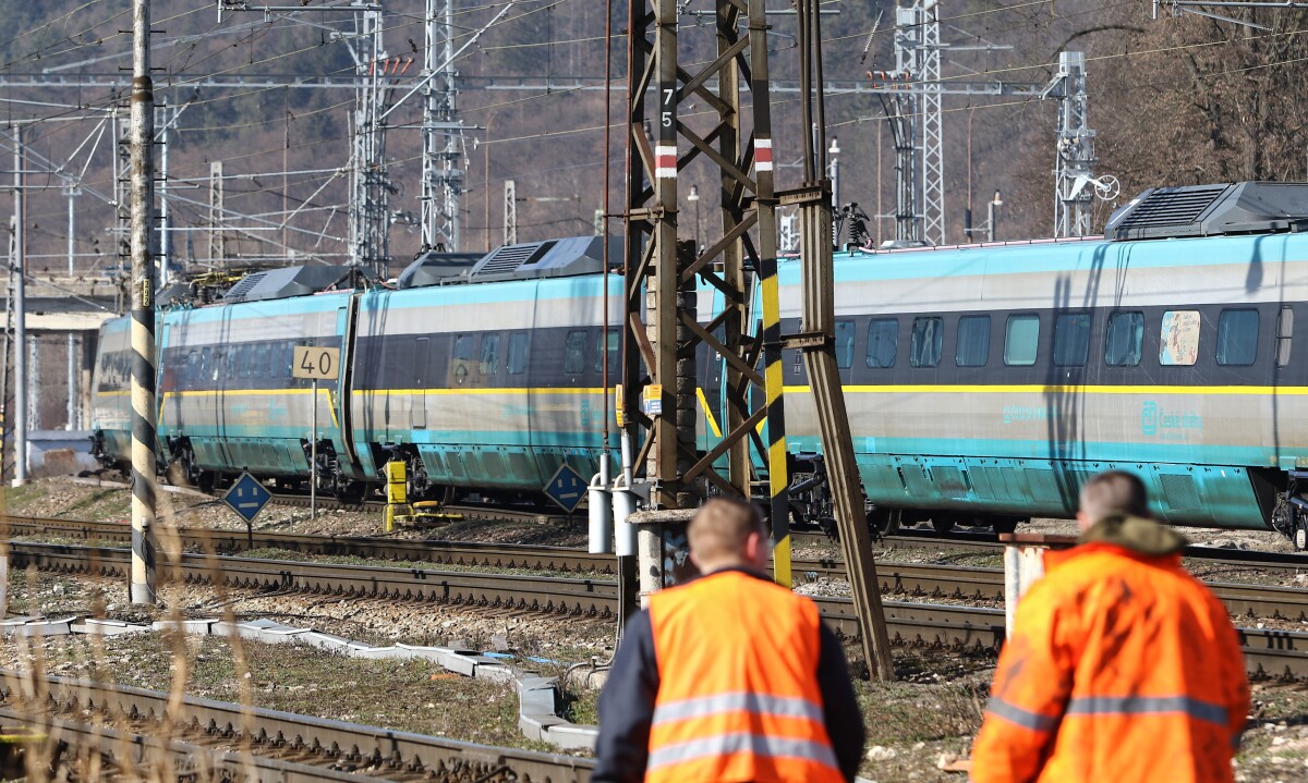 Vykoľajený vlak v Žiline