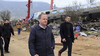 Grécky minister dopravy po tragickej zrážke vlakov rezignoval. Za chyby štátu prebral plnú zodpovednosť
