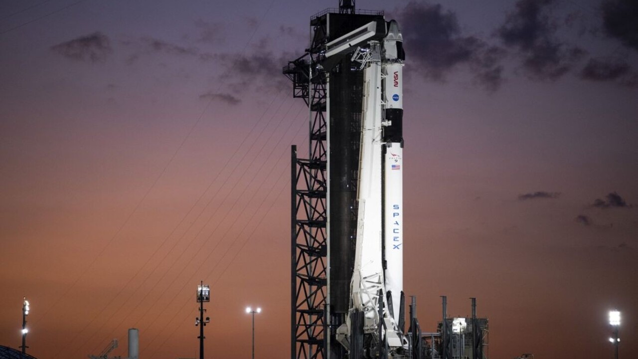Odštartovala raketa Falcon 9. Vezie štvorčlennú posádku k ISS