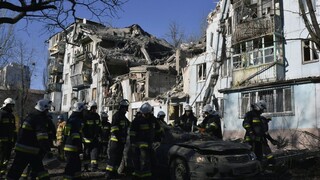 Počet obetí ruského útoku na bytovku v Záporoží stúpol na päť, ďalší sú nezvestní