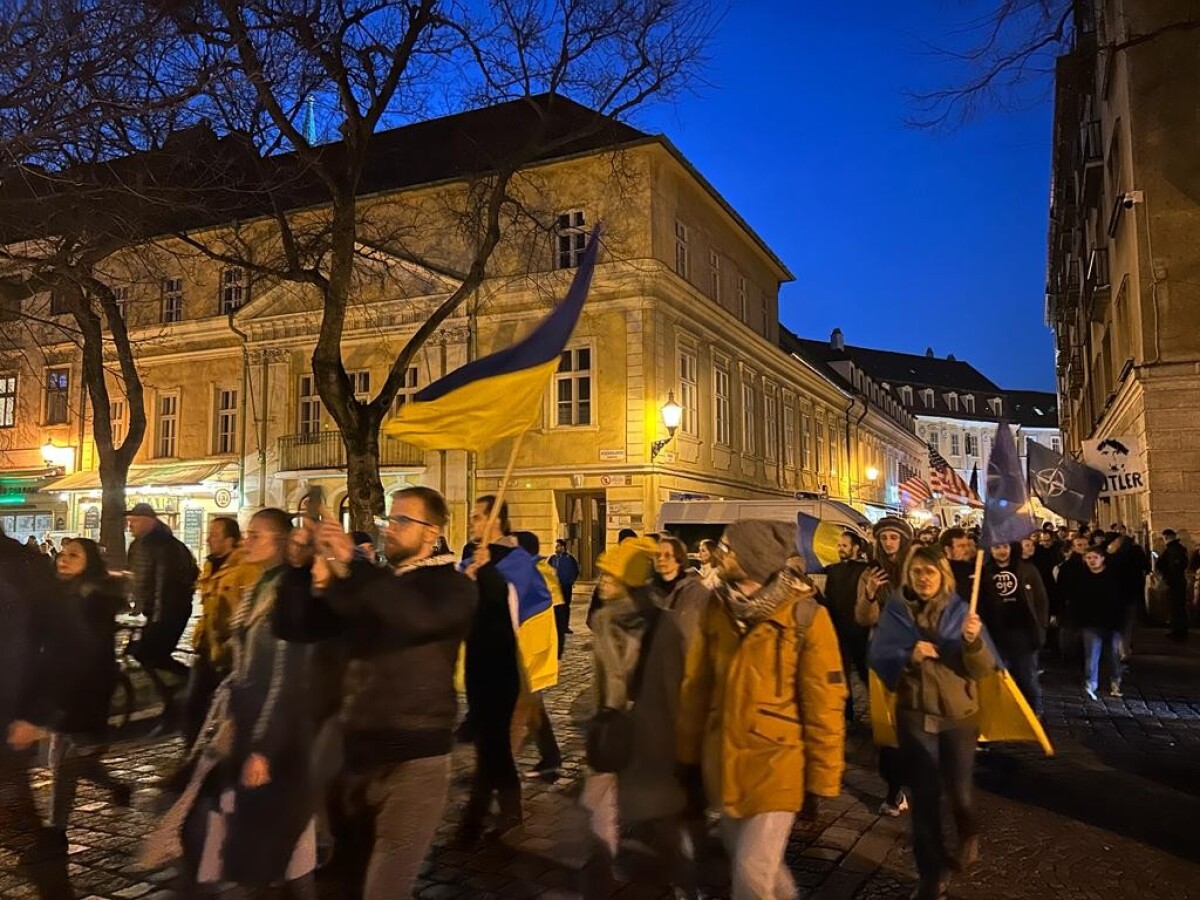 Pochody na Hodžovom námestí
