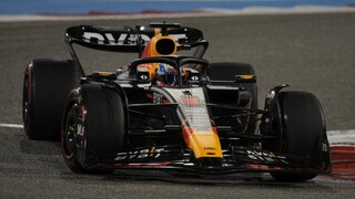 Obhajca titulu Verstappen zvíťazil na prvej VC sezóny v Bahrajne, Alonso skončil tretí