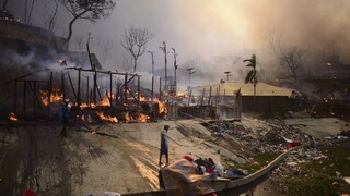 Utečenecký tábor v Bangladéši zachvátil požiar, obete na životoch zatiaľ nehlásia