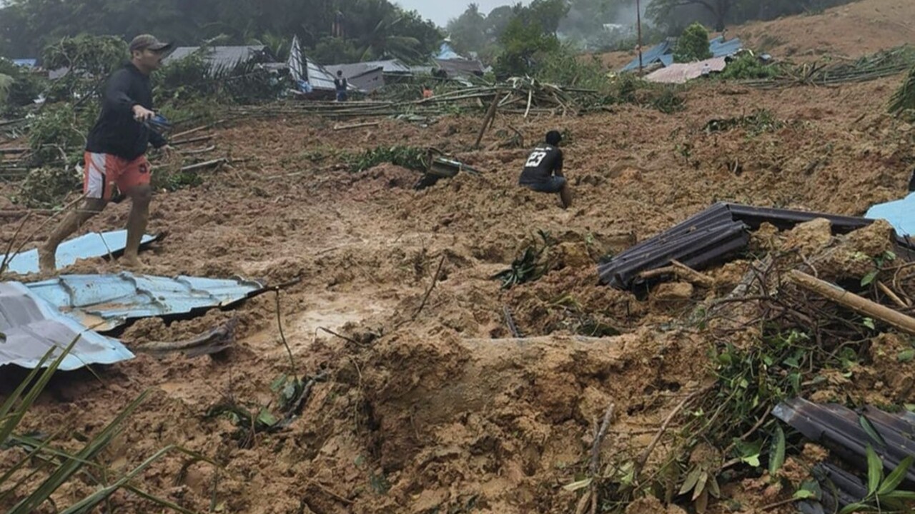 Pri zosuve pôdy v Indonézii prišlo o život 15 ľudí, desiatky sú nezvestní
